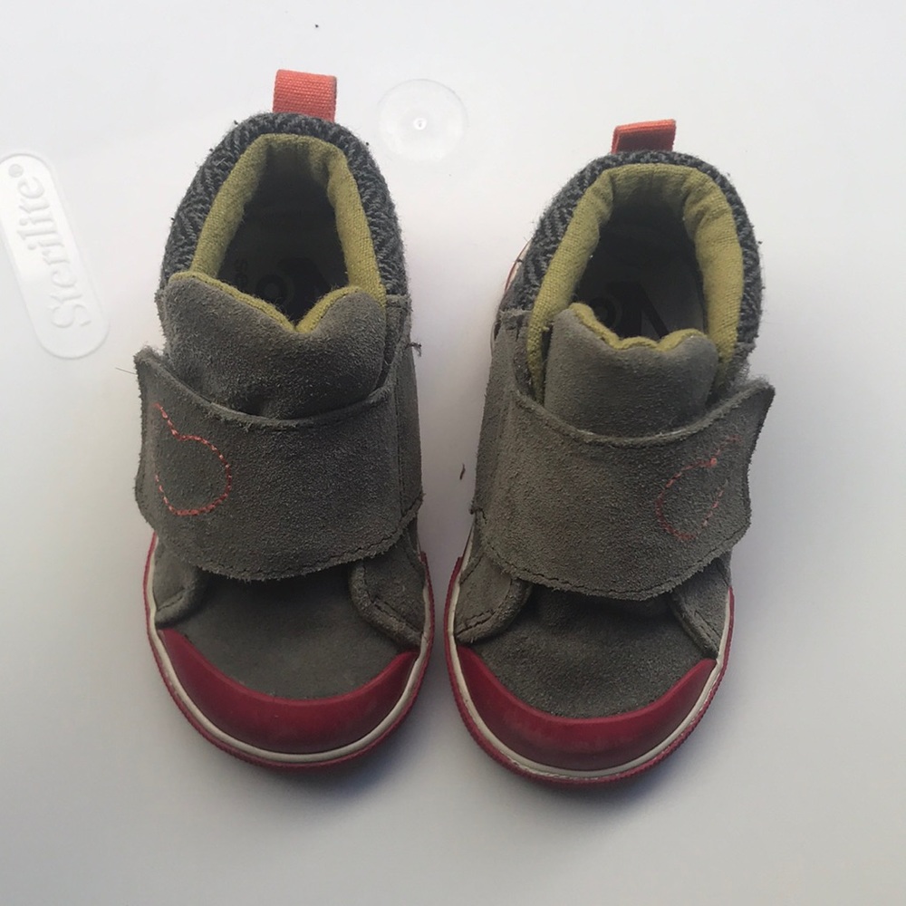 See Kai Run sneakers | size 4